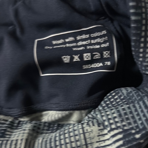 Sweaty Betty Navy and Light Gray Patterned Leggings - Picture 7 of 12